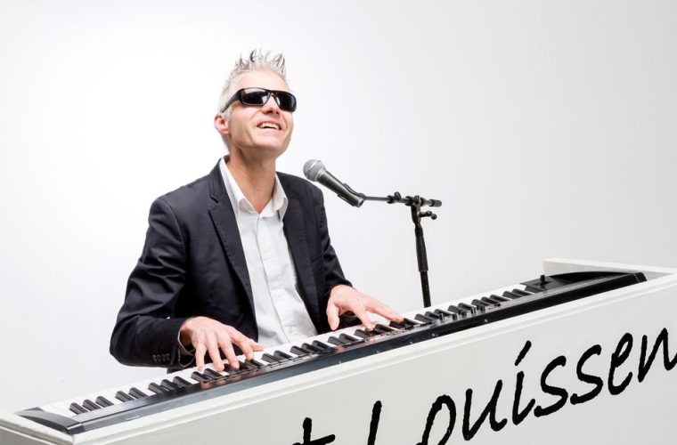 Bert Louissen treedt op in de Altioszaal met liedjes van Robert Long