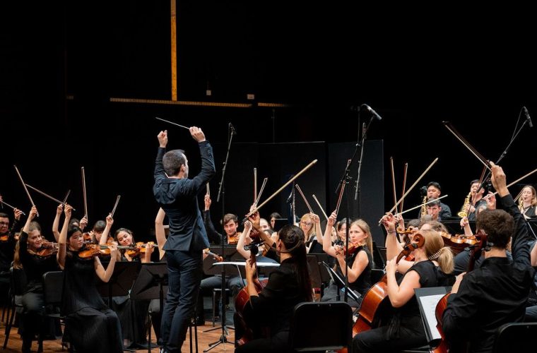 Het Nationaal Jeugdorkest van Luxemburg speelt klassieke meesterwerken van Paganini en Stravinski in de Hanoszaal.