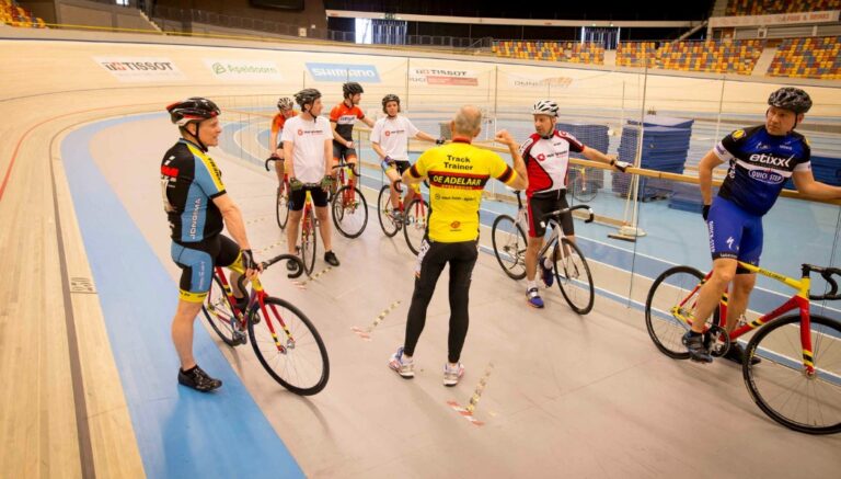 Clinic baanwielrennen — Sport in Apeldoorn