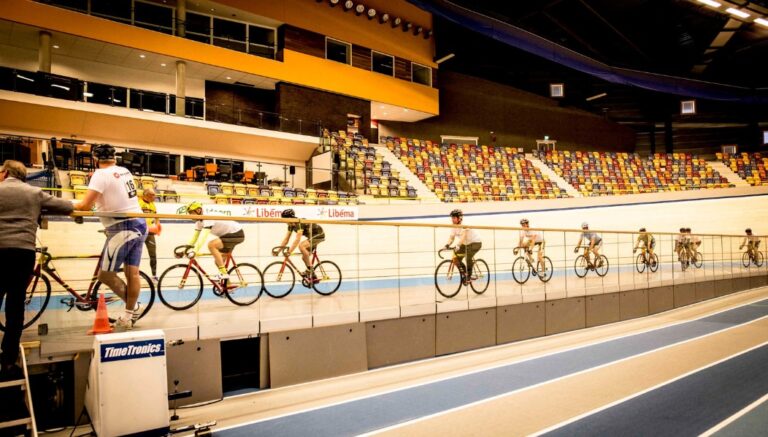 Clinic baanwielrennen — Sport in Apeldoorn